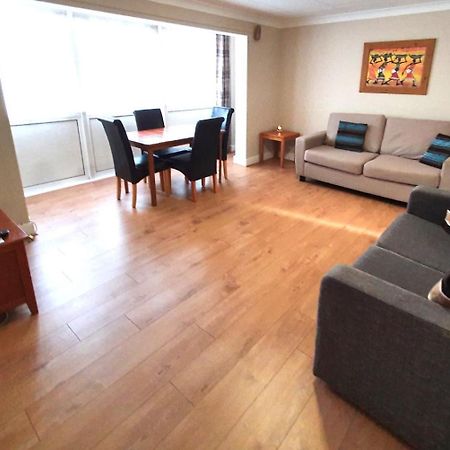 Wentworth Apartment With 2 Bedrooms, Superfast Wi-Fi And Parking Sittingbourne Eksteriør bilde