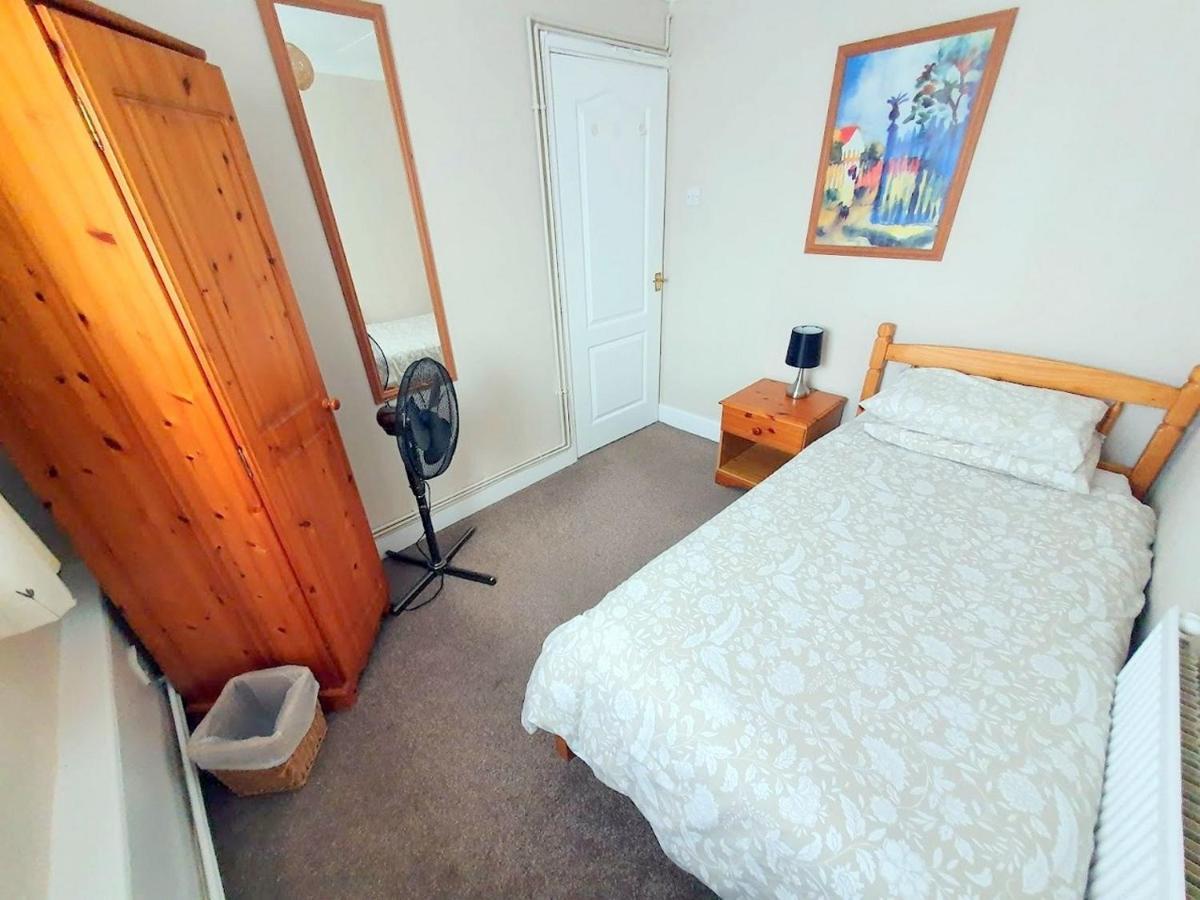 Wentworth Apartment With 2 Bedrooms, Superfast Wi-Fi And Parking Sittingbourne Eksteriør bilde