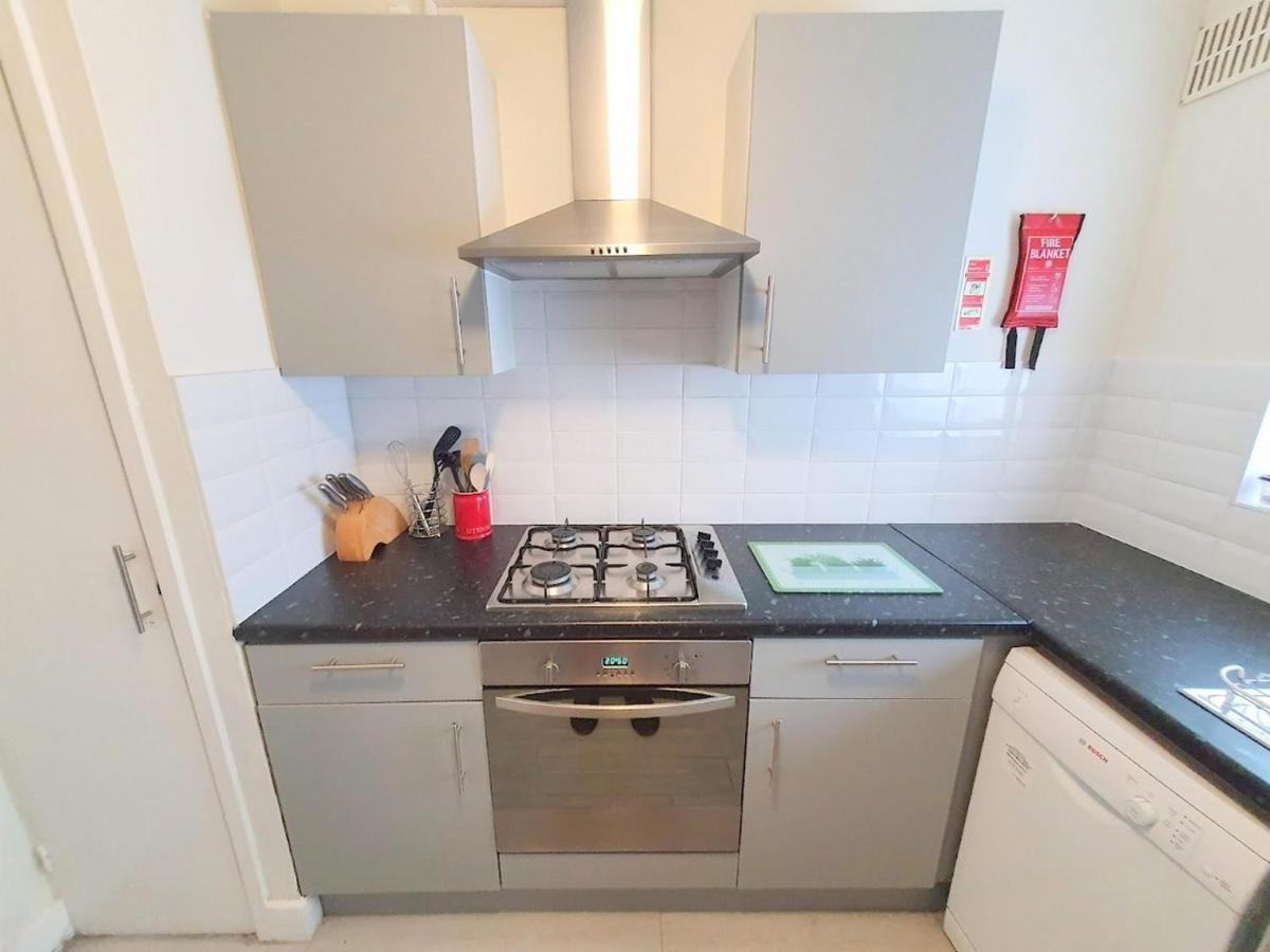Wentworth Apartment With 2 Bedrooms, Superfast Wi-Fi And Parking Sittingbourne Eksteriør bilde